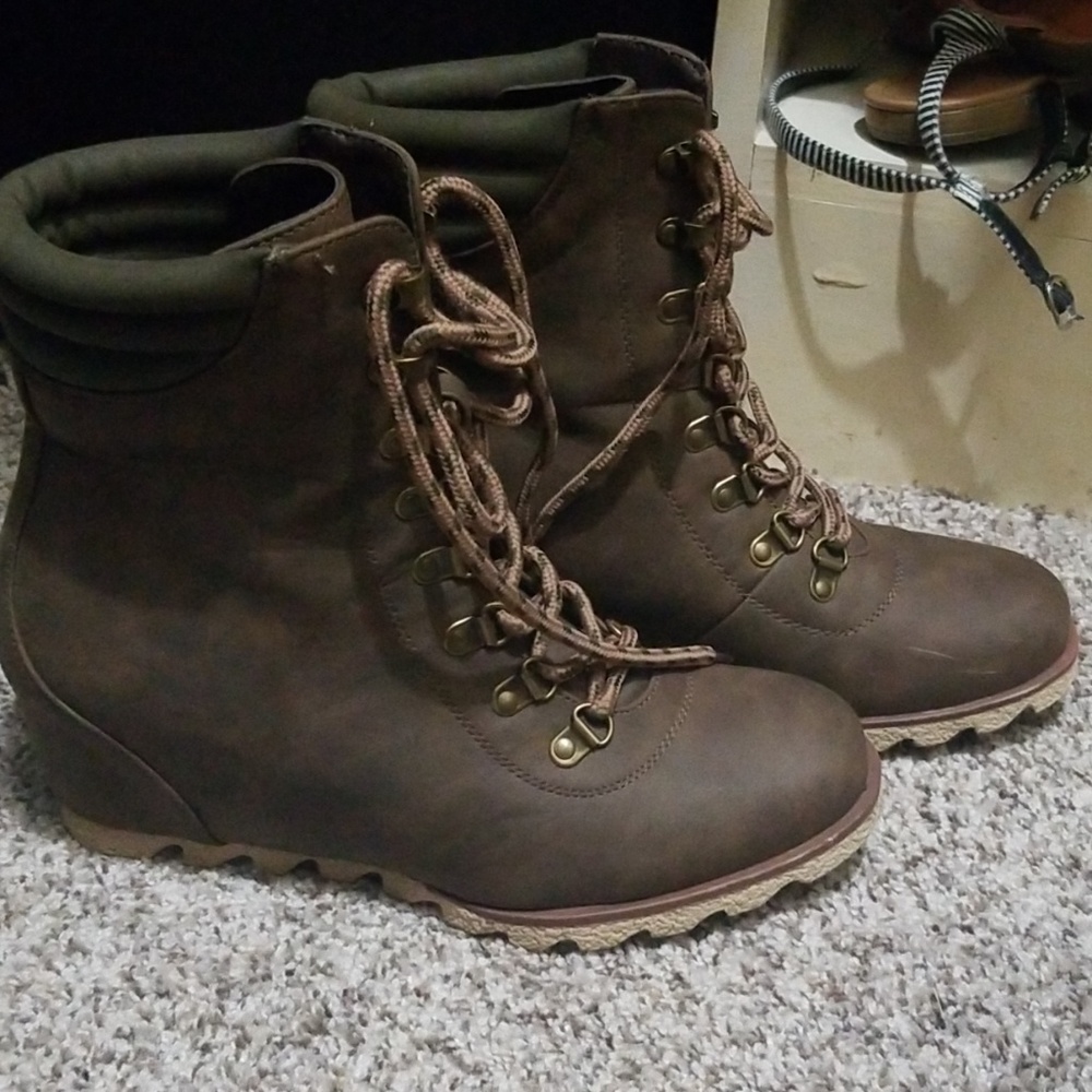Hidden wedge booties